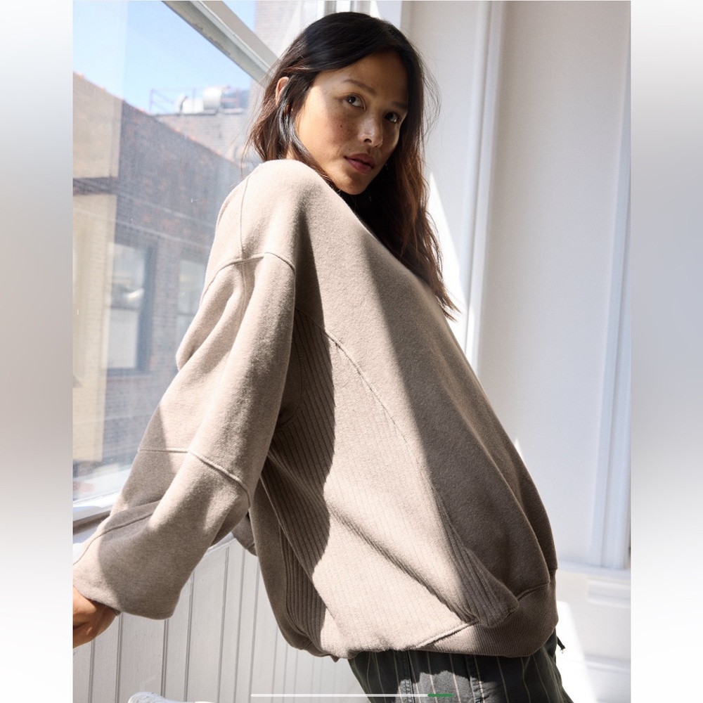Aerie Tres Chic sweatshirt - Picture 7 of 8